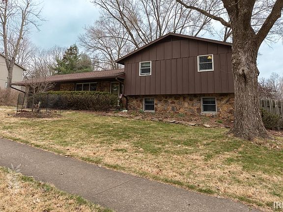 2nd image of 1831 E Greenbriar Ln
