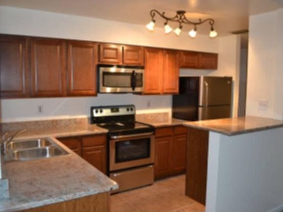 3rd image of 4810 Cypress Tree Dr