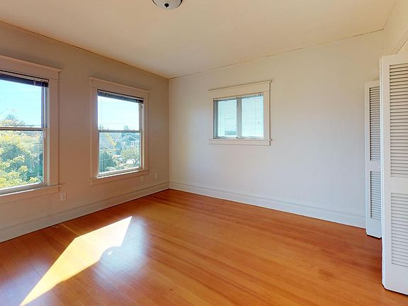 4th image of 806 N 48th St
