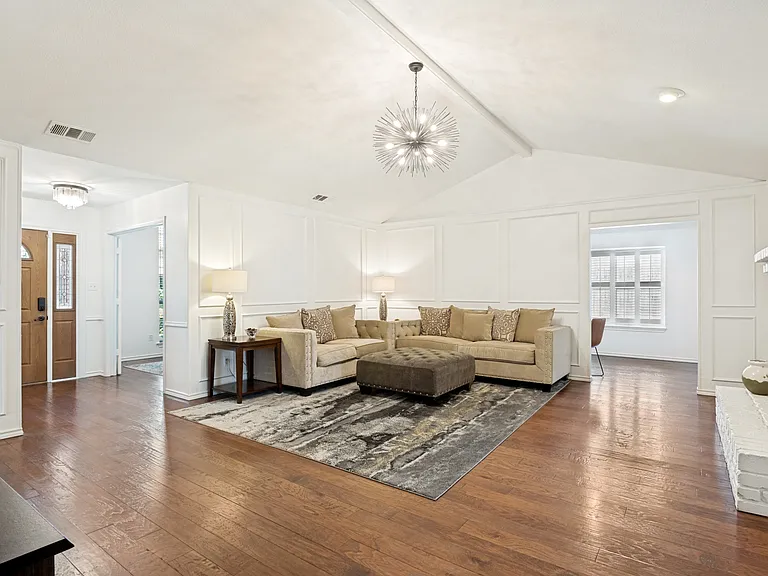 1005 De Pauw Dr — Photo 6