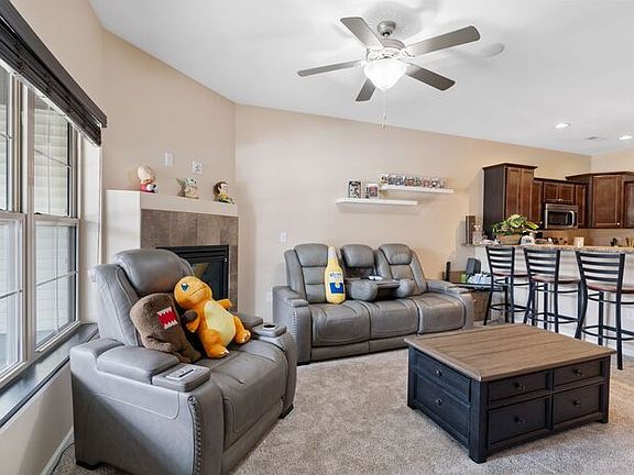 4th image of 465 Cambria Dr