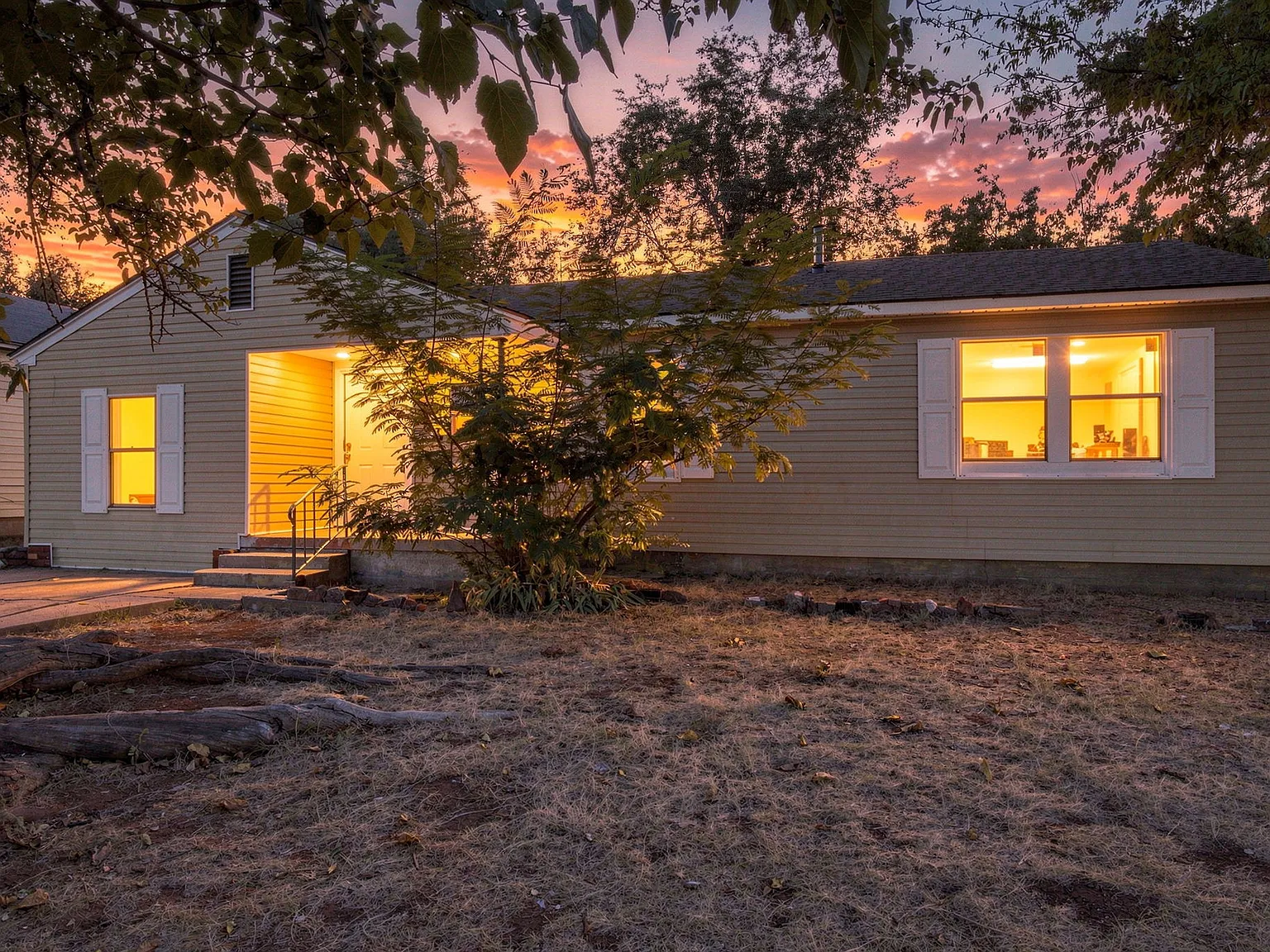 3 bed, 1202 sqft, $1,295 — Photo 1