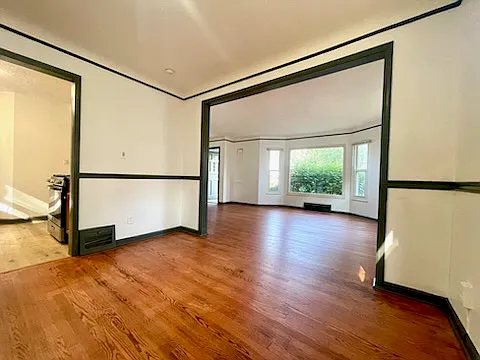 Building Photo - 258 E 272nd St