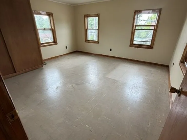 394 S Main St — Photo 3
