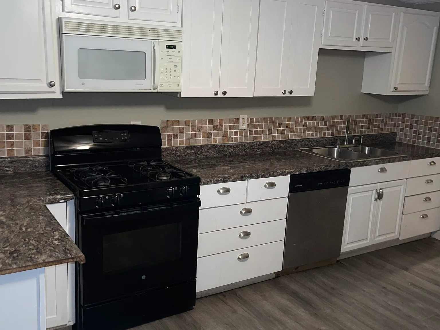 3 bed, 1244 sqft, $1,700 — Photo 3