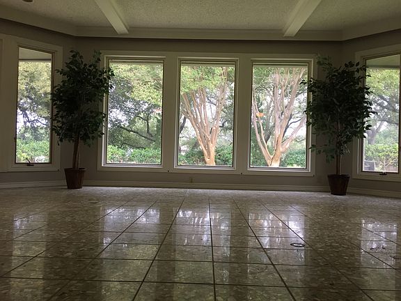 Look into sunroom & beyond