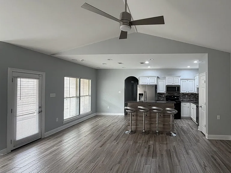 1046 Sedona Pines Dr — Photo 3