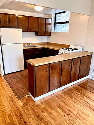 Rented by Guy Goldman, LREB | media 21