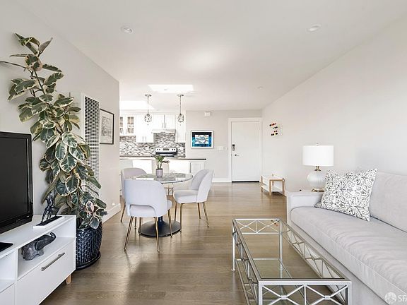 3rd image of 930 SW Elizabeth Street #4