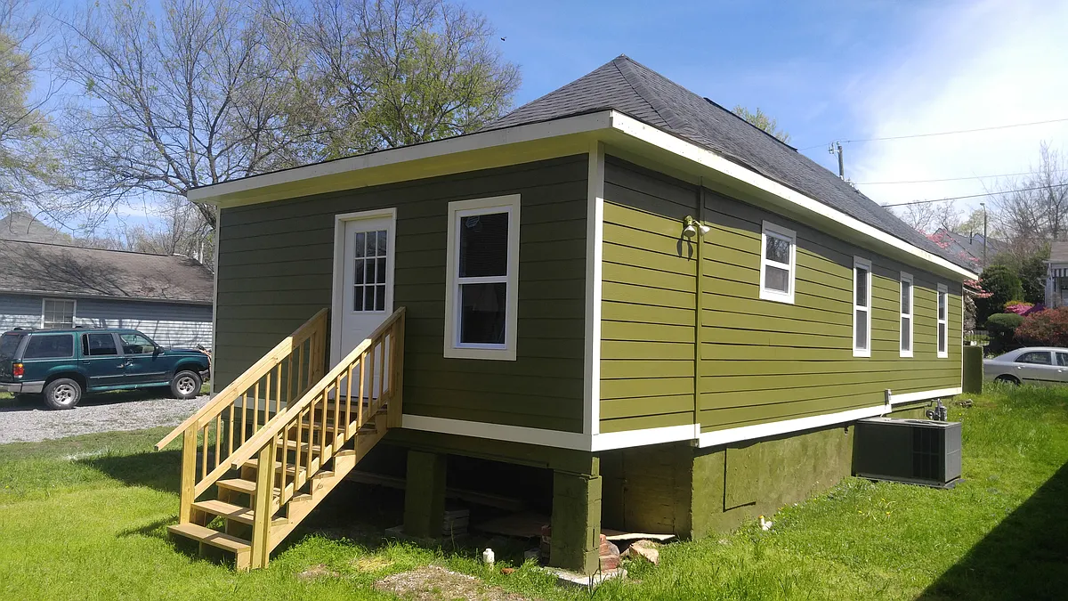 Building Photo - 209 Douglas Ave