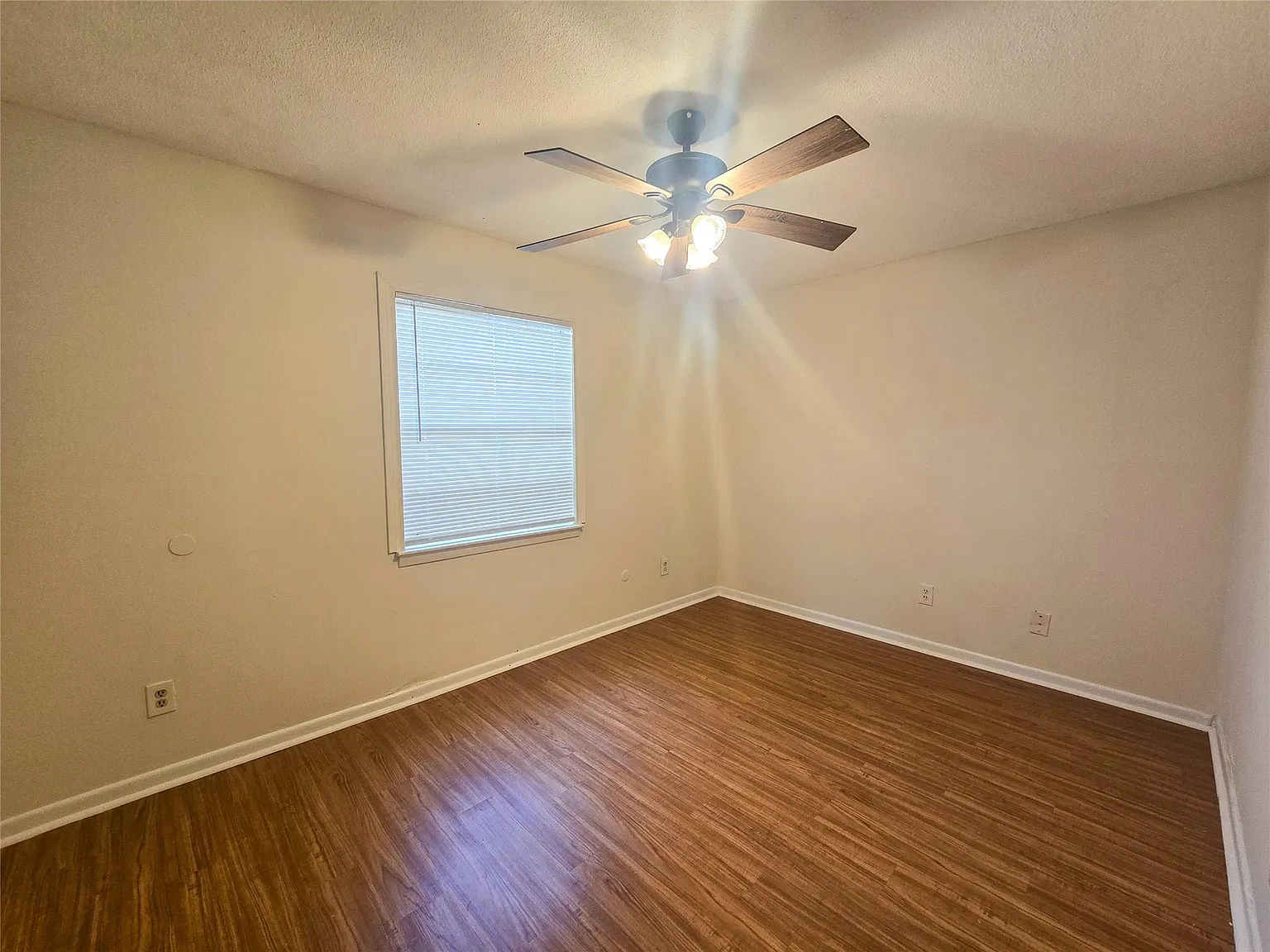 2 bed, 1.0 bath, 650 sqft, $900 — Photo 3