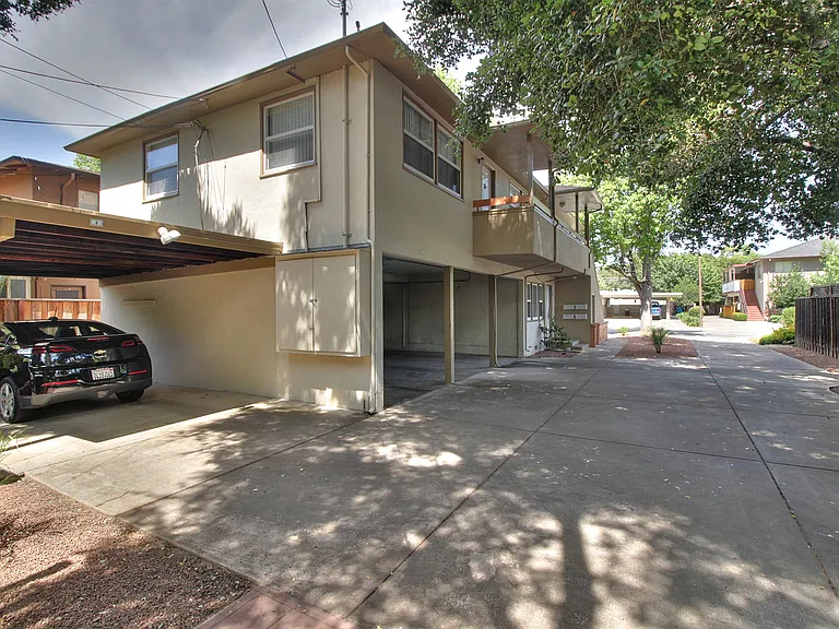 423 Waverley St #427 — Photo 7