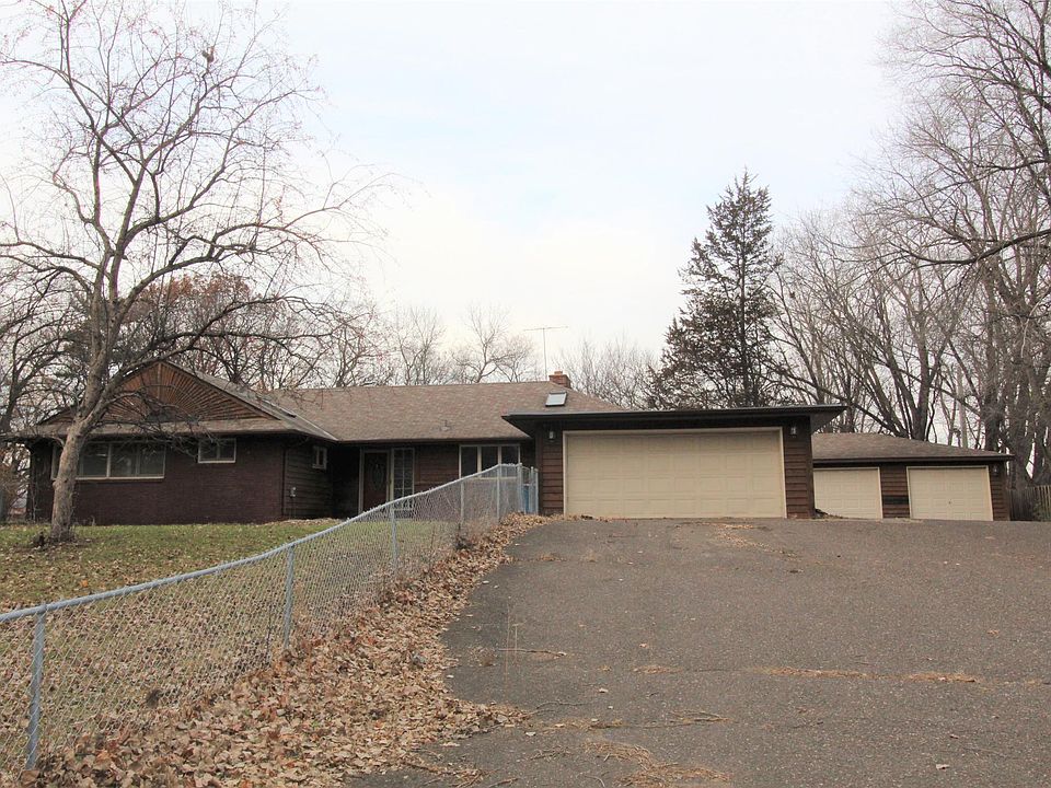 1st image of 665 Viking Dr E