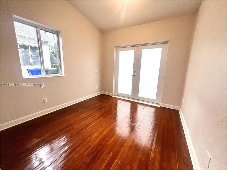 1900 Tigertail Ave — Photo 13