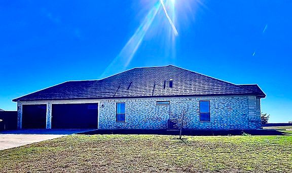 3rd image of 401 Willow Dr