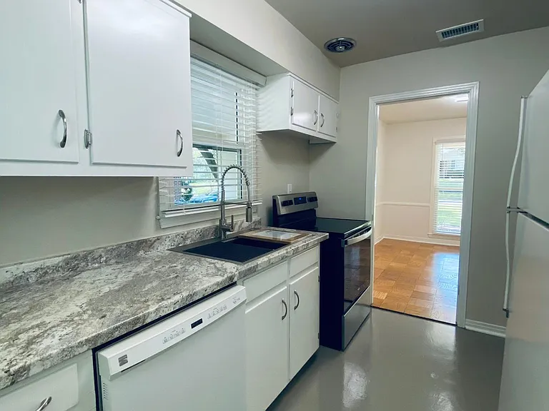 214 Glen Oaks Rd — Photo 5