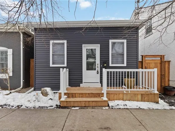 16 Mount Pleasant St, Brantford, ON N3T 1S5