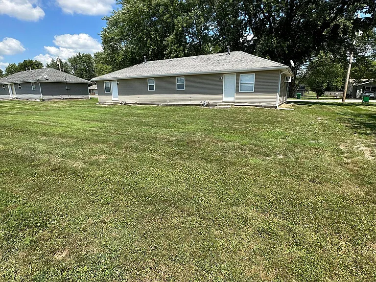 812 Wix Ln — Photo 13