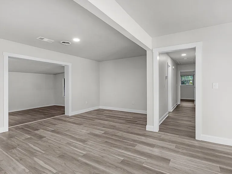 3760 Bayou Blvd — Photo 18
