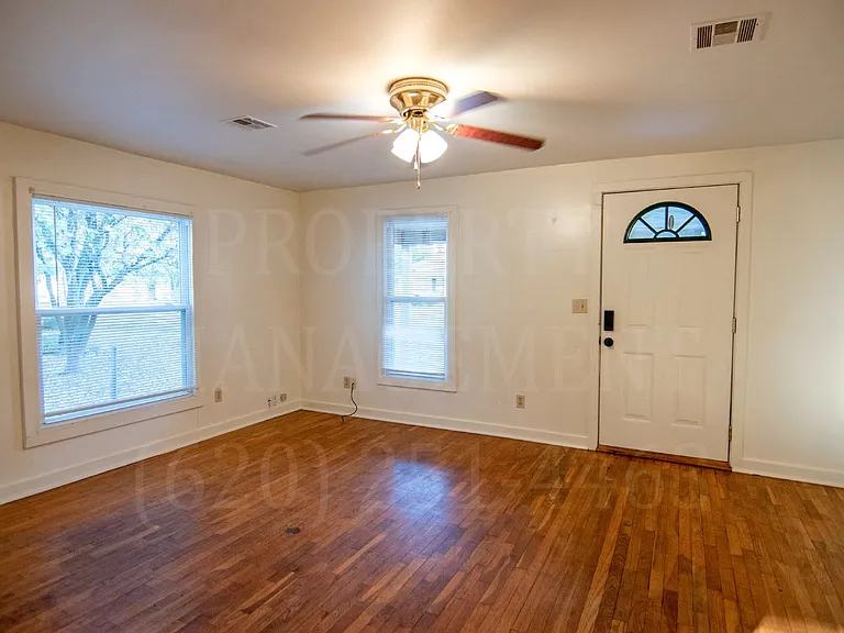 425 N Delaware St — Photo 3