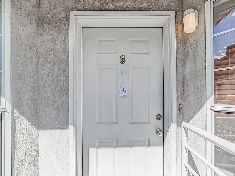 947 N University Ave #8 — Photo 2