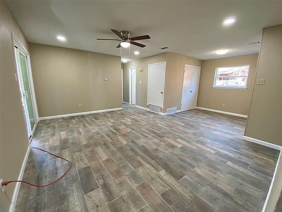 4th image of 621 Bur Oak Dr