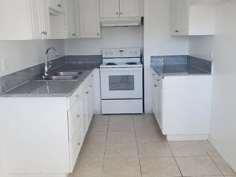 545 E Rue Royale St — Photo 1
