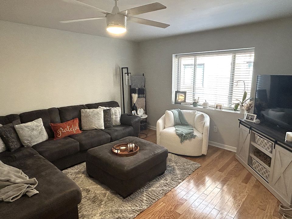 Living Area
Hardwood floors, sleek ceiling fan, sun-lite and spacious.