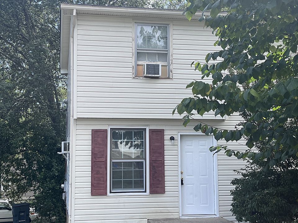 1st image of 400 Gillespie Ct