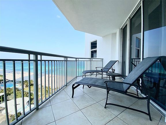 4th image of 17375 Collins Ave #1207