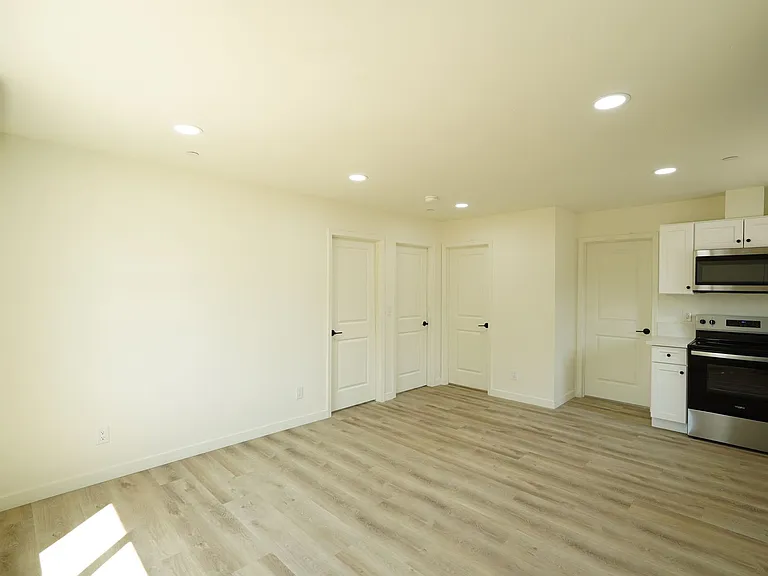 4805 Charlotte Way — Photo 4