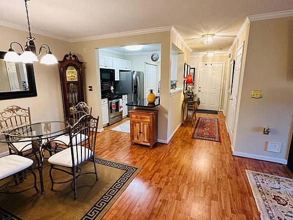 4th image of 10010 Vanderbilt Cir APT 4-9