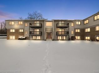 30042 W Twelve Mile Rd Unit 53, Farmington, MI 48334