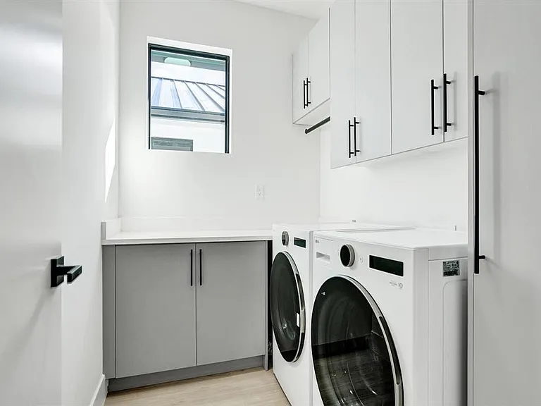604 SW 7th Ave — Photo 9
