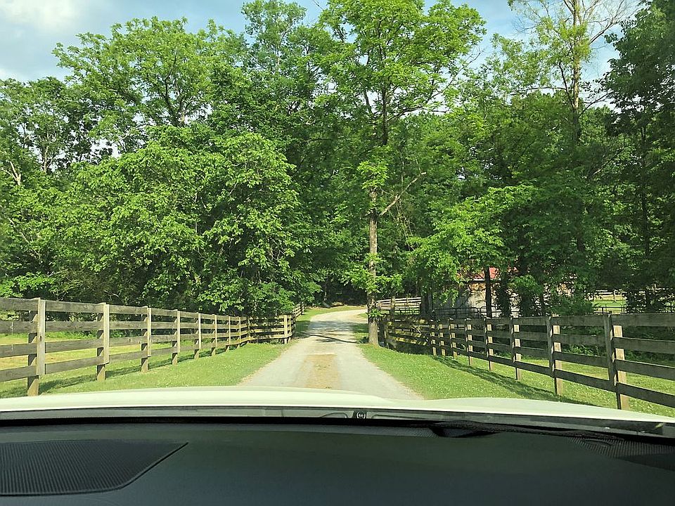 2nd image of 1794 Warren Hollow Rd