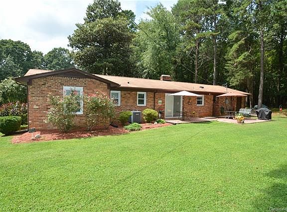 2nd image of 101 Dallas Ln