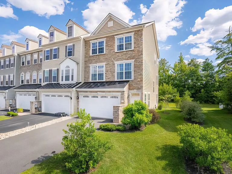 24 Grissom Dr — Photo 3