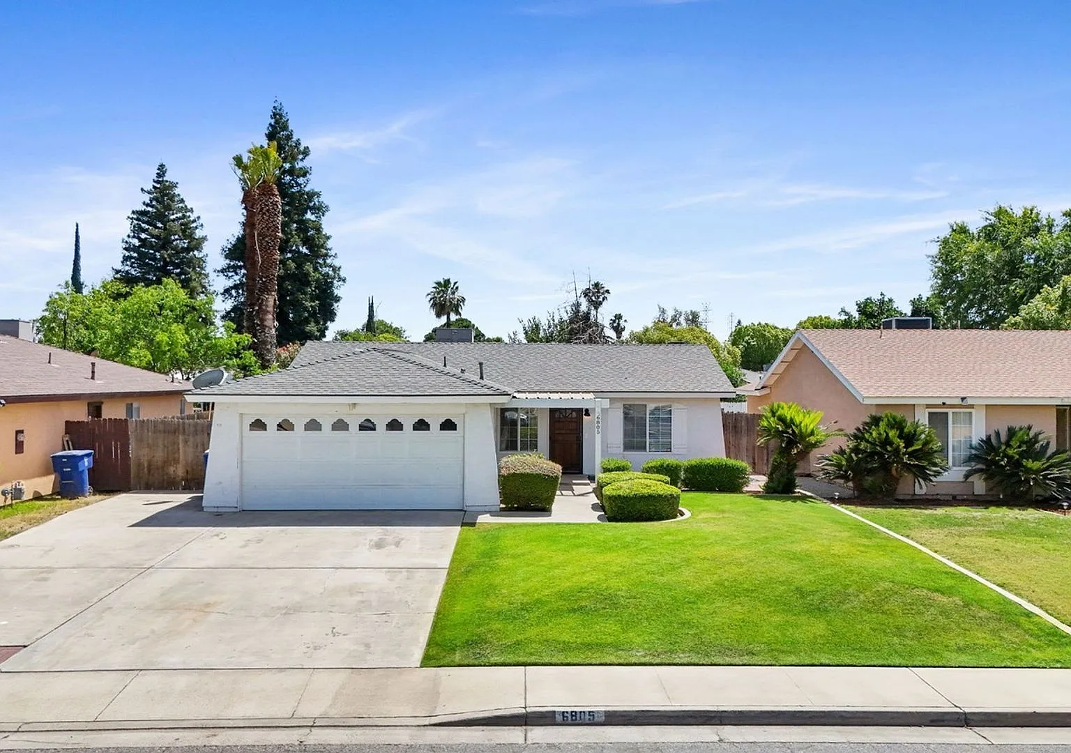 Charming 3BR House in Bakersfield — Photo 1
