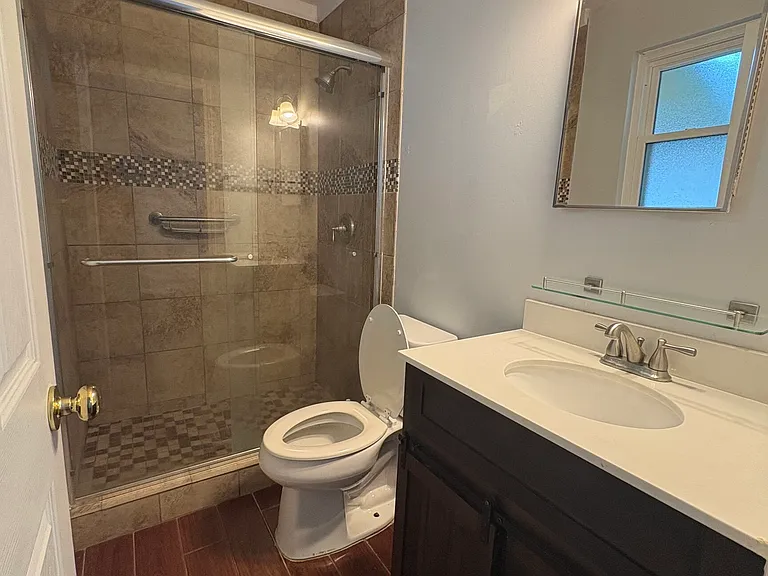 542 Chateau Cir — Photo 10