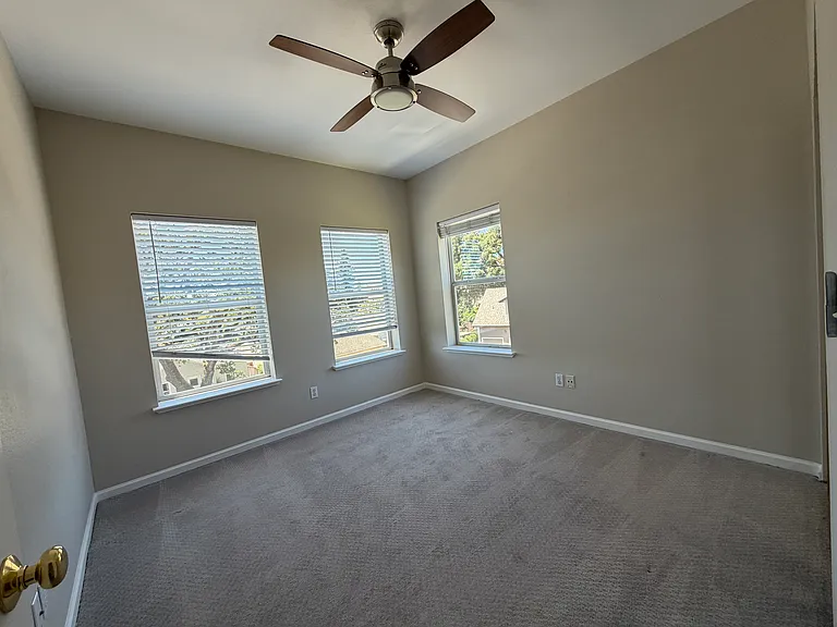 421 8th St #5 — Photo 21