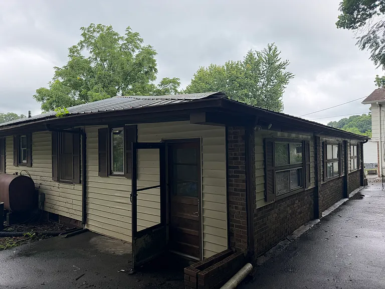 218 Tipton St — Photo 12