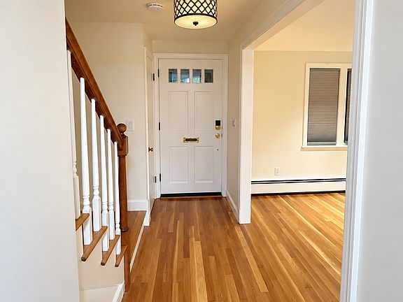 4th image of 61 Elm St