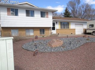 206 Sandburg Ln, Colorado Springs, CO 80916