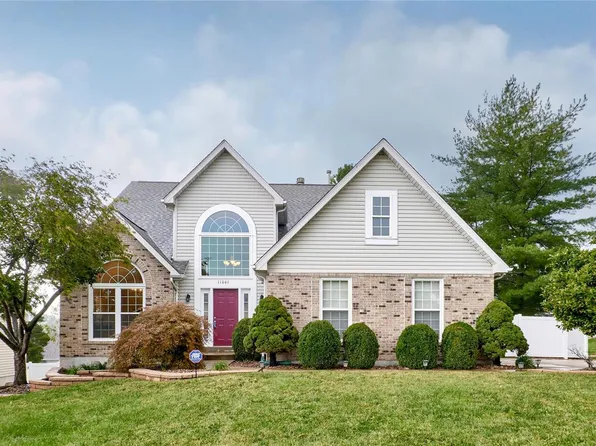 11001 Sandistan Dr, Saint Louis, MO 63146