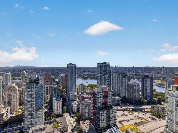 1283 Howe St #4006, Vancouver, BC V6Z 0E3