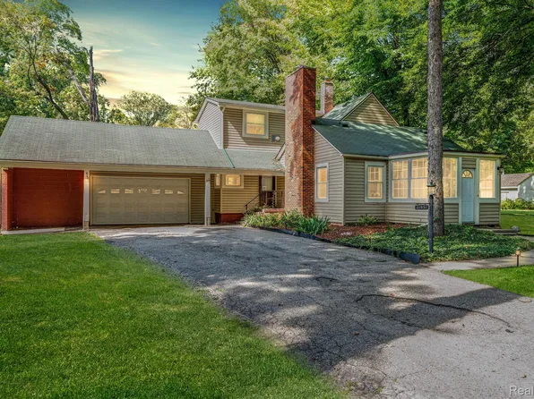 21551 Sherman Ave, Southfield, MI 48033