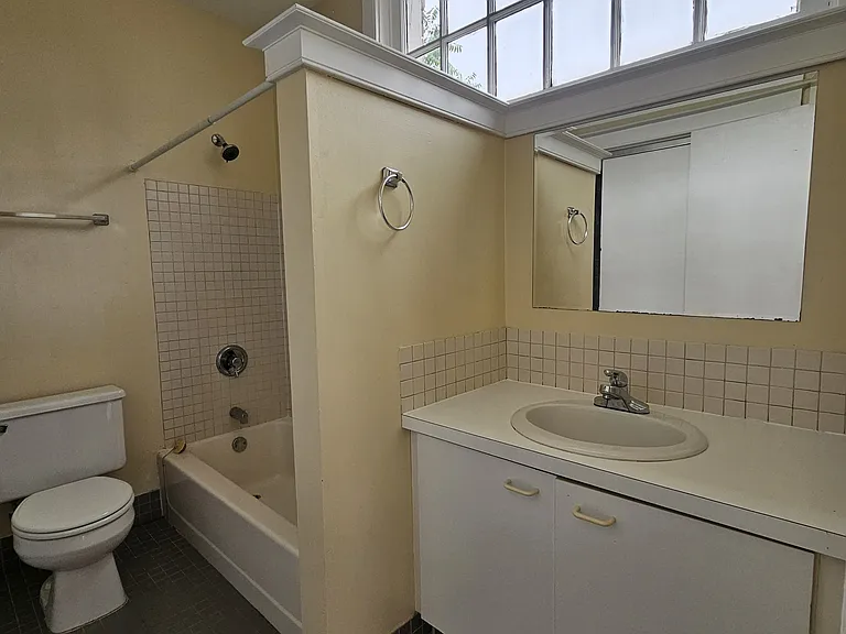 1401 W 75th St #B — Photo 13