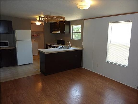 3rd image of 211 Chaparral Dr