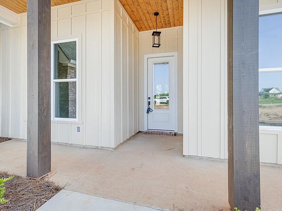 4th image of 700 Bella Vista Loop