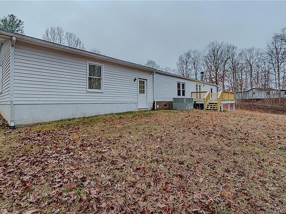 5th image of 3354 Haystack Rd